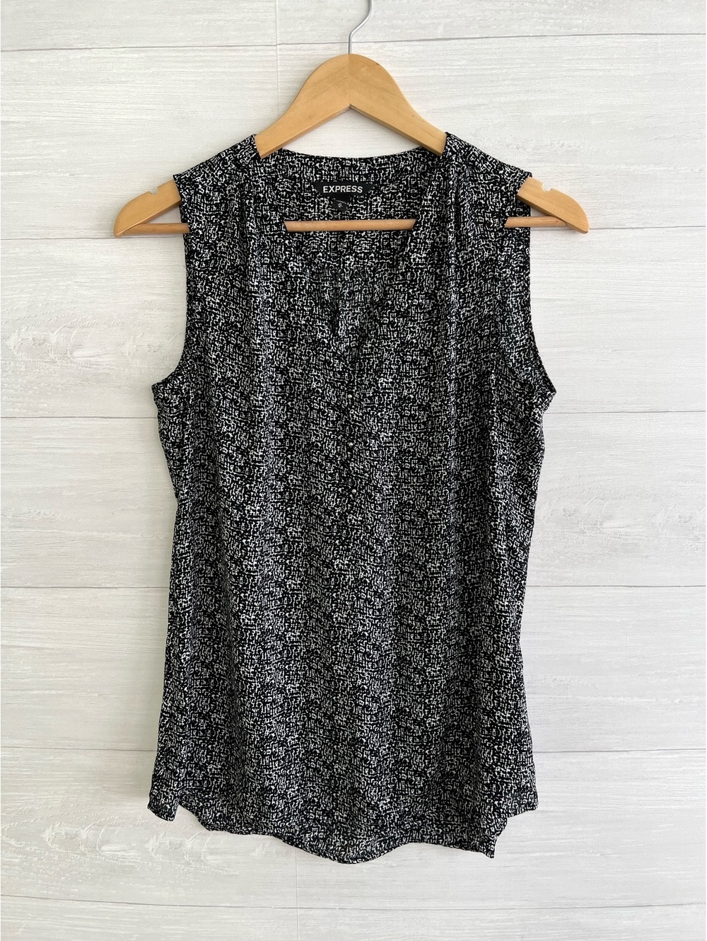 Express Womens M Black White Abstract Animal Print Sleeveless V Neck Blouse Top